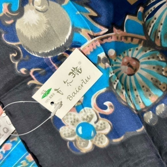 NWT❤️Baierlu 100% Silk Peking Opera Scarf - Picture 5 of 11